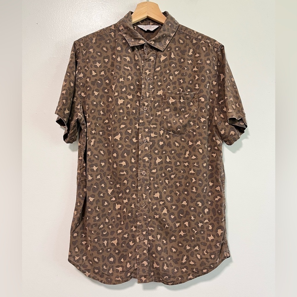 Vintage Re-Mastered Leopard Print Button-Up Shirt Unisex XS - Picture 2 of 13